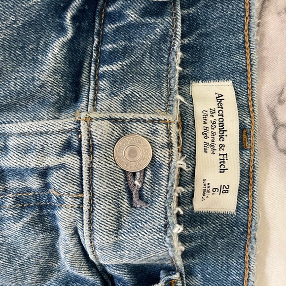 Abercrombie&Fitch ultra high rise straight jeans - Picture 3 of 6